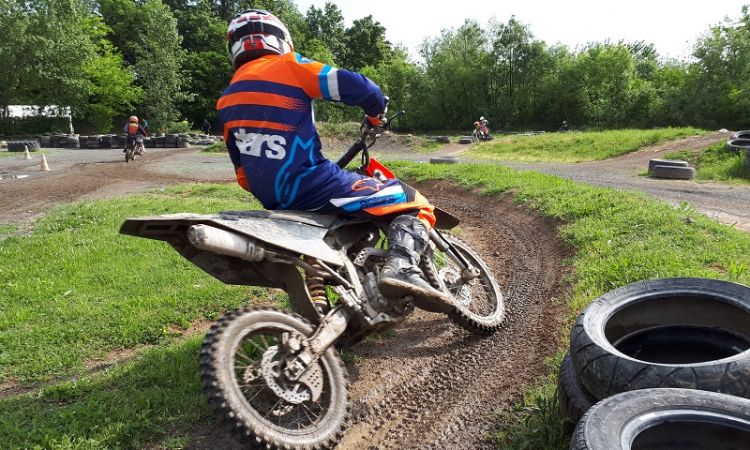 Photo Stage 100% moto.jpg