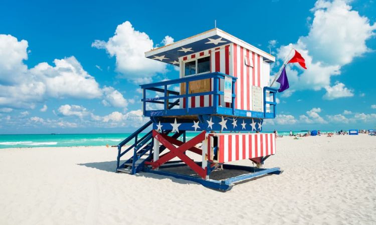 Miami-cabane-plage_drapeau_AdobeStock_65645829.jpg