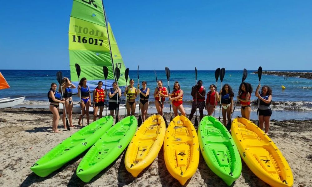 destineo_colonies_de_vacances-jeunes-salou-espagne-kayak-en-mer.jpg
