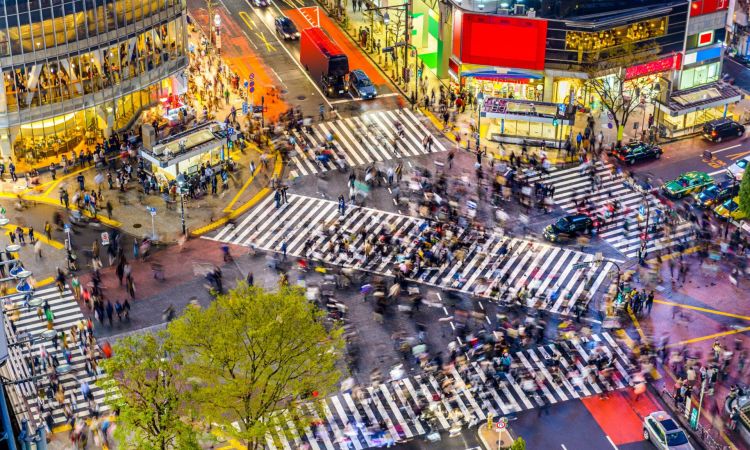 Japon-Tokyo-Shibuya-crossing-Par-SeanPavonePhoto-AdobeStock_85603973-scaled.jpeg
