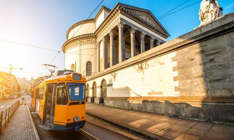 Turin-tram-AdobeStock_120421277.jpg