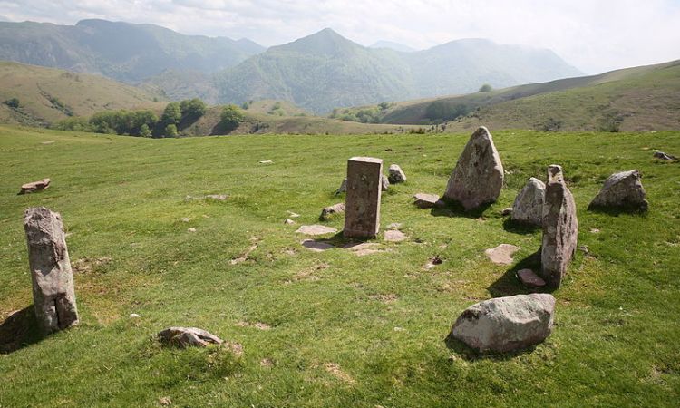 cromlechs_itsasou.jpg