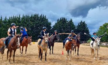 Vacances enfants : Avril 2026 Colonie de vacances Anglais et Equitation en France (7-17 ans)