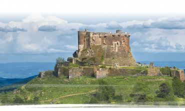 Vacances enfants : Séjours culture et découverte Voyagez dans le temps au Château de Murol (Séjours culture et découverte, Activités enfants / famille)