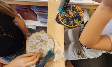 Séjours & vacances ados : Vacances de printemps Atelier en duo découverte de la broderie avec une artisane d'Art diploômée