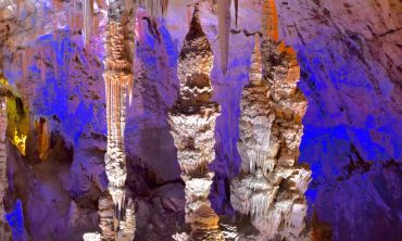 Séjours & vacances ados : Enfants (7 à 13 ans) Découvrez la Grotte de la Salamandre et ses activités