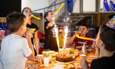 Séjours & vacances ados : Ateliers et stages Expérience de surf indoor au Wave Surf Café Bordeaux