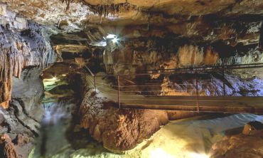 Séjours & vacances ados : Séjours culture et découverte Visite de la Grotte de Labeil et sa rivière souterraine