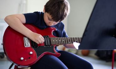 Guitare : à partir de 5 ans - Enfants / Adolescents - Destination Musique