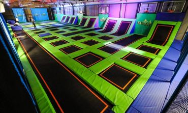 Séjours & vacances ados : Activités enfants / famille Trampolines et laser game à Poitiers (Centres de loisirs)